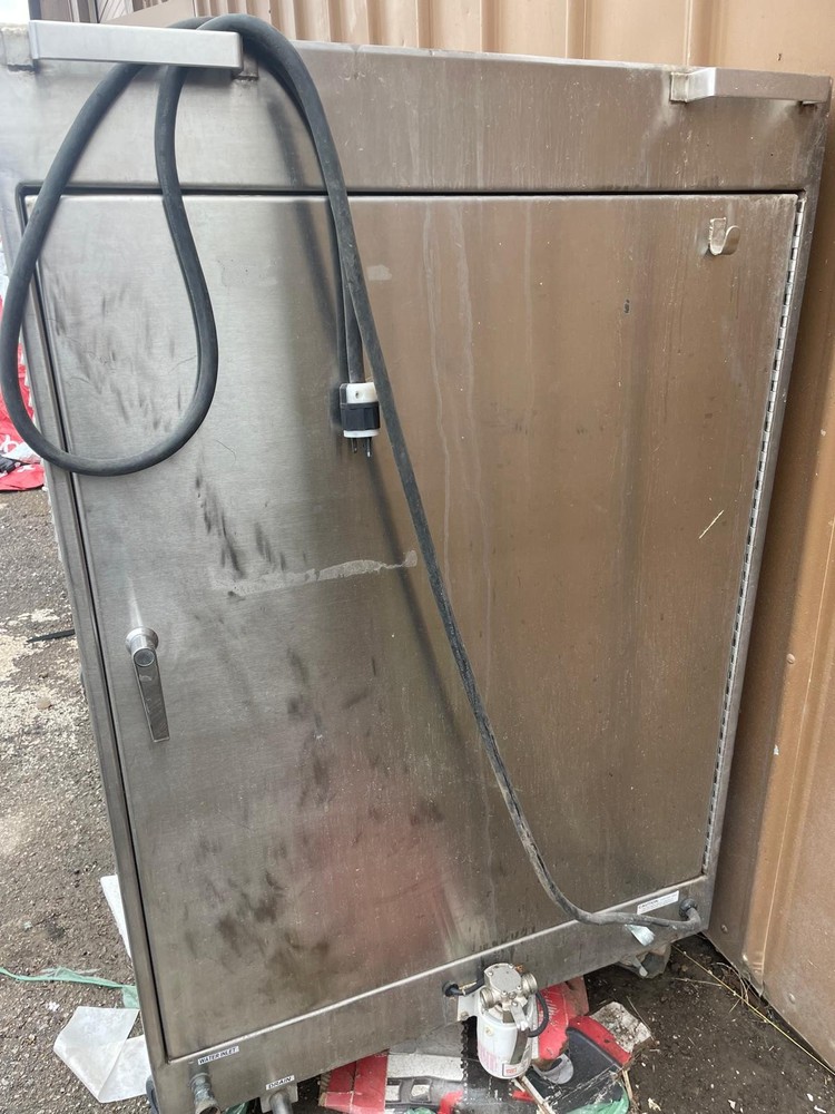 AUTOMATIC WHEELCHAIR WASHING MACHINE