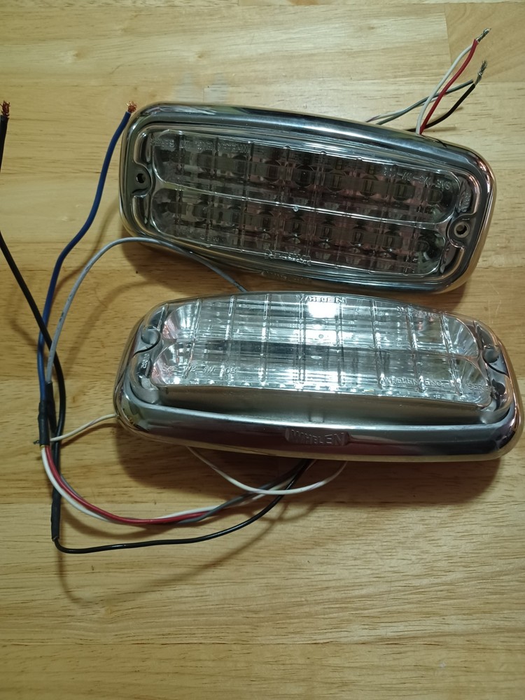 2 Whelen M7D Linear Super LED W-R/C