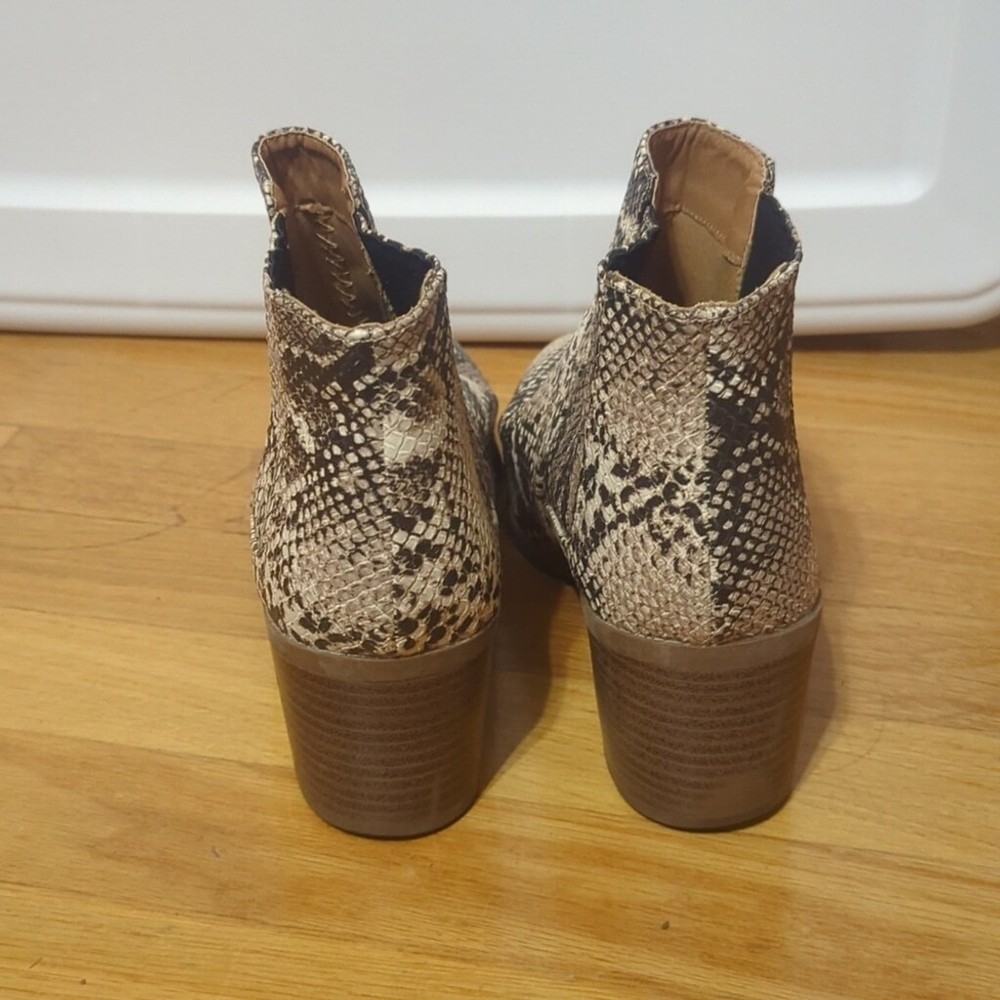 Maurices Ruby bootie size 7 snakeskin