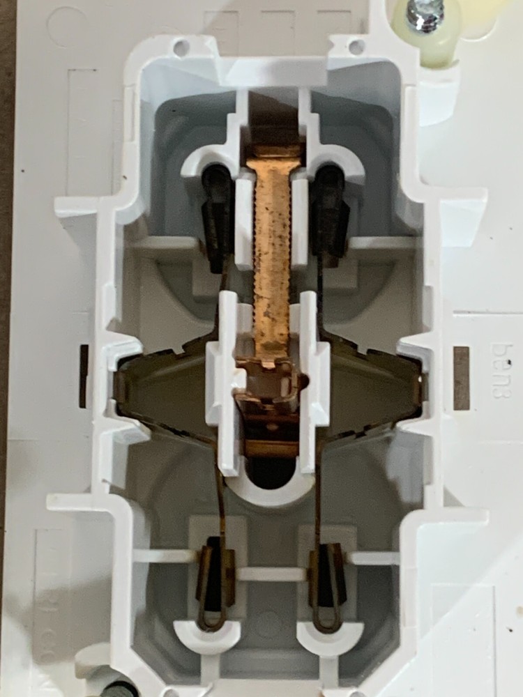 Wirecon Mobile Home RV Single Receptacle Outlet White WDRU 15 W Lot of 2