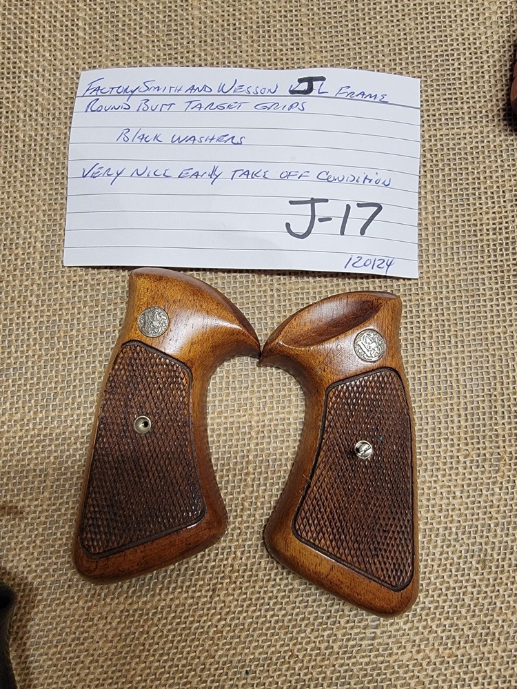 Original Smith & Wesson J Frame Square Butt Presentation " Target " Grips NICE