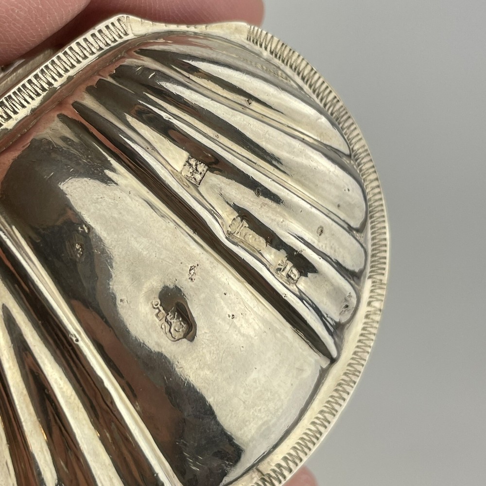 Antique Dutch Solid Silver Embossed Trinket Box 6cm x 5cm Shell Shaped