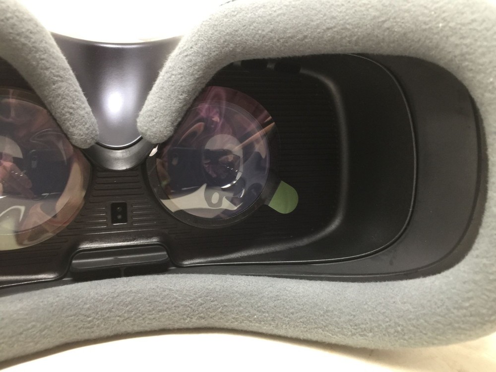 Samsung Gear VR Headset - Powered by Oculus