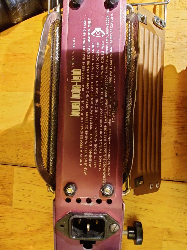 Lowel 3 Light kit With Light Bank