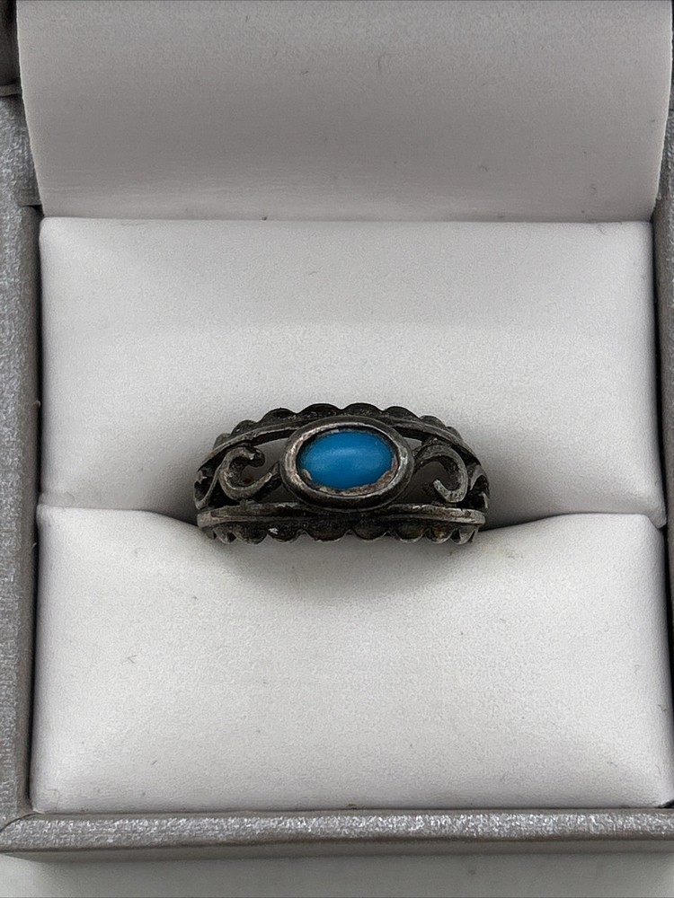 Vintage Sterling Silver Turquoise Ring Size 5 - 2.4 Grams