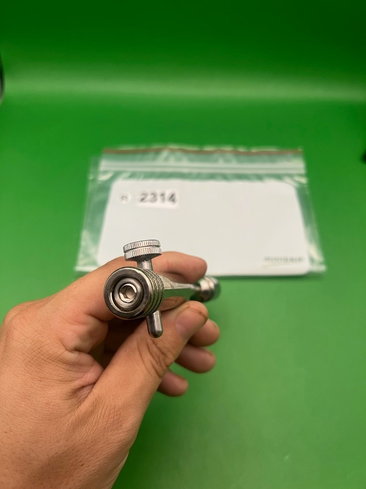 Autococker Bolt