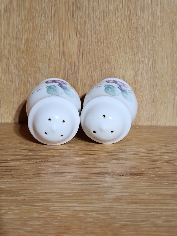 Vintage Pfaltzgraff Grapevine Pattern 🍇 Salt & Pepper Shaker Set with Stoppers