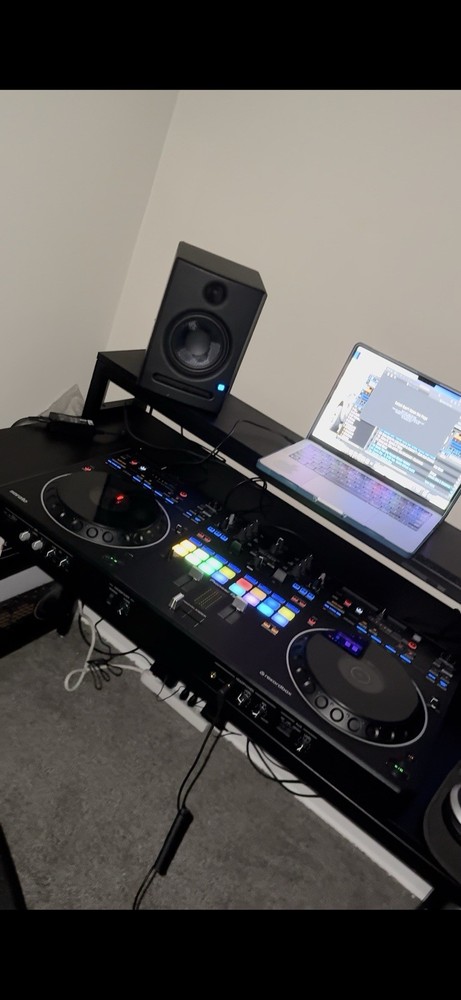 Pioneer DDJ-REV5 Scratch-Style 2-Channel Performance DJ Controller