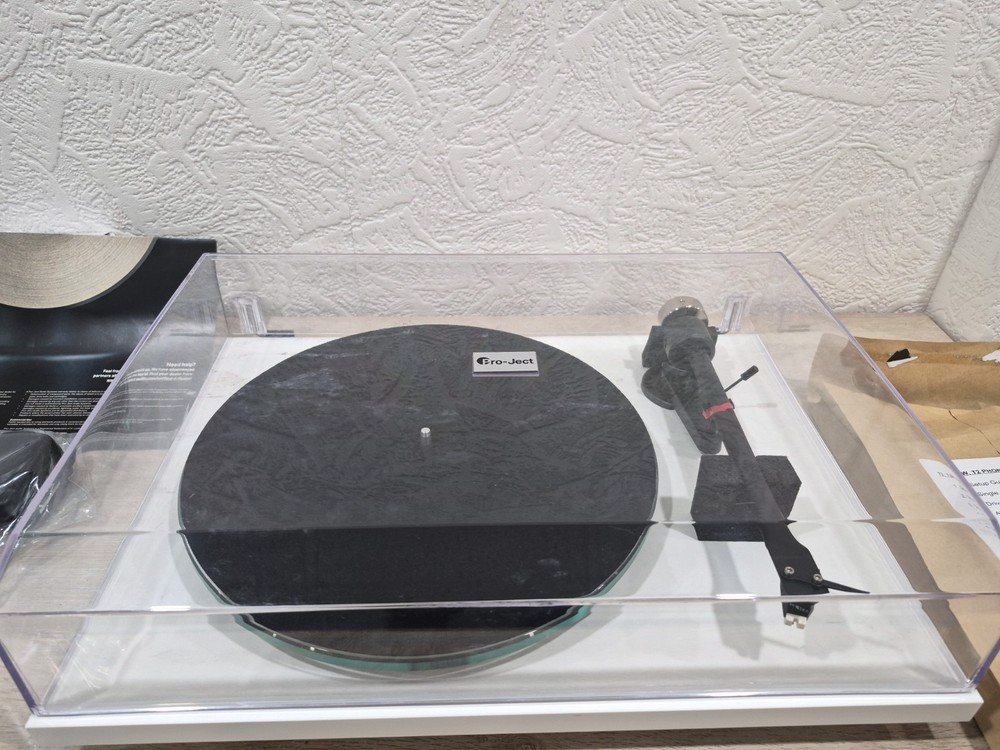 Pro-Ject - T2 Turntable - Satin White