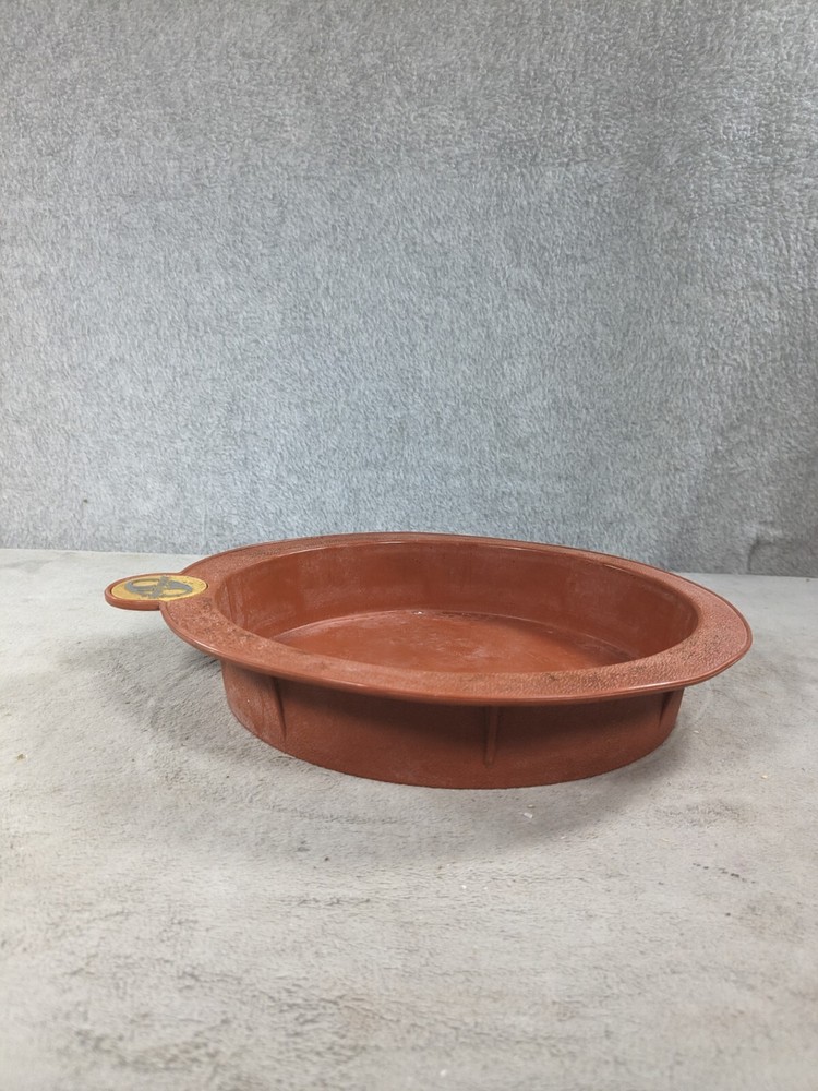 Smartware Silicone Bakeware Flexible 8" Round Cake Pan - Dirty