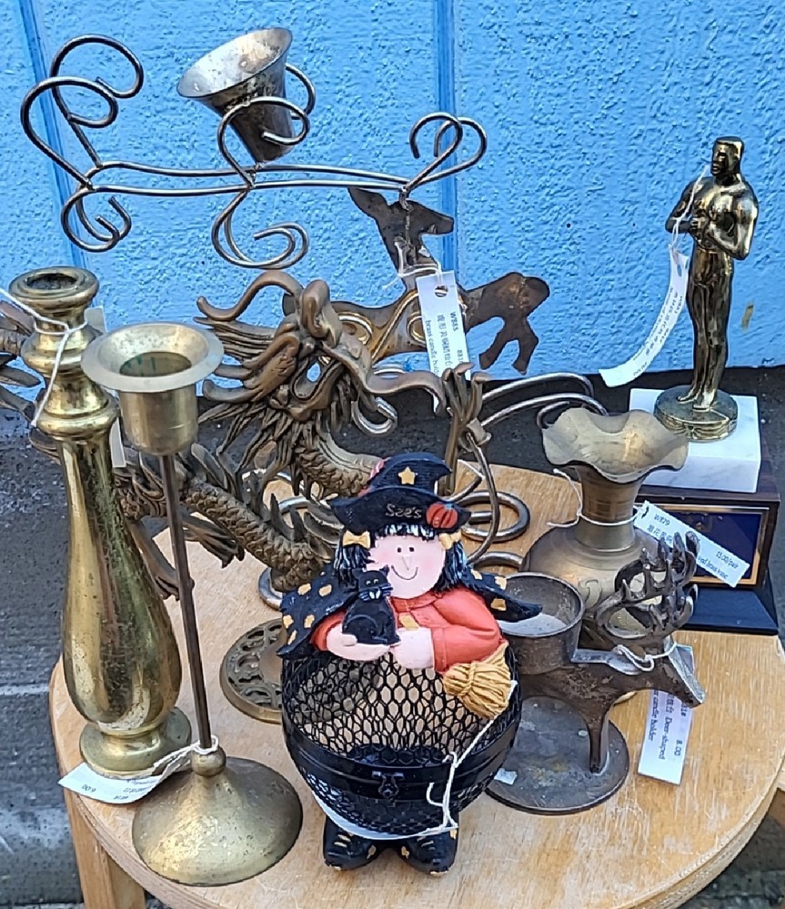 8 decorative and practical bronze objects j1