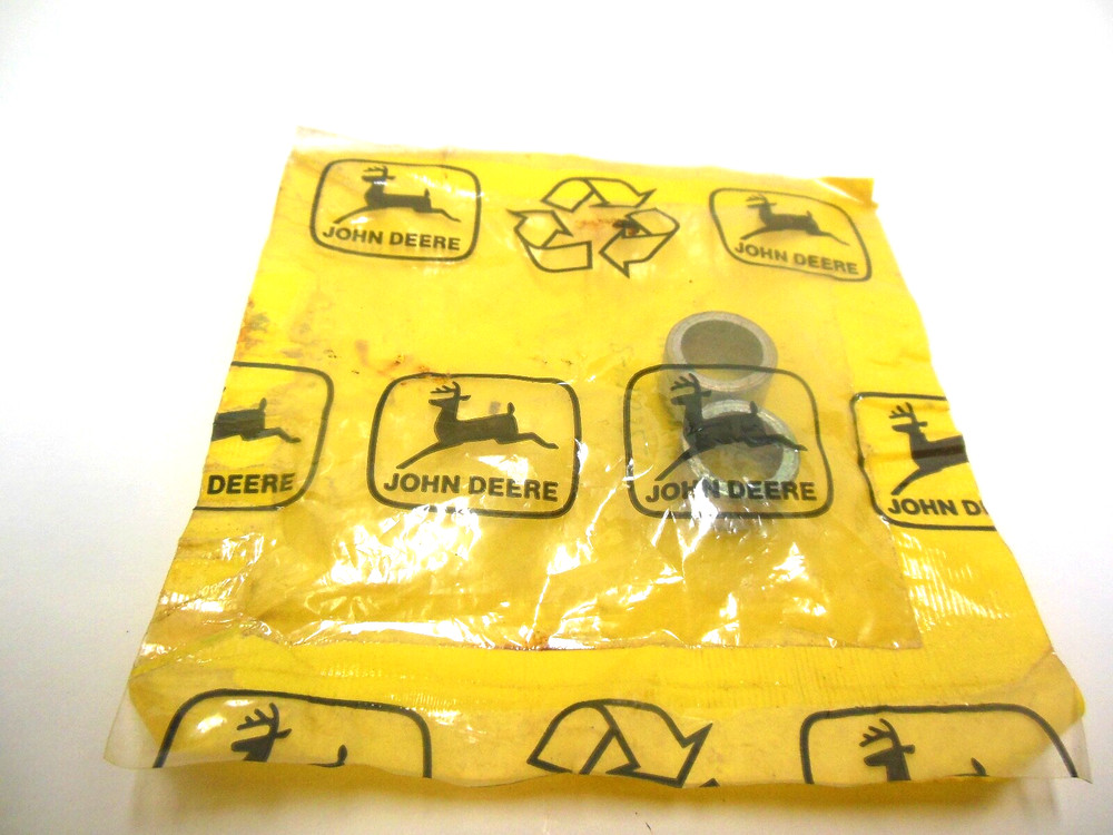 ALTENATOR MOUNTING BUSHING SPACER JOHN DEERE M16521