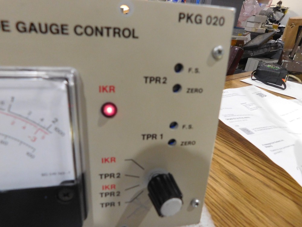Balzers Model: PKG 020 Pirani - Cold Cathode Gauge Controller