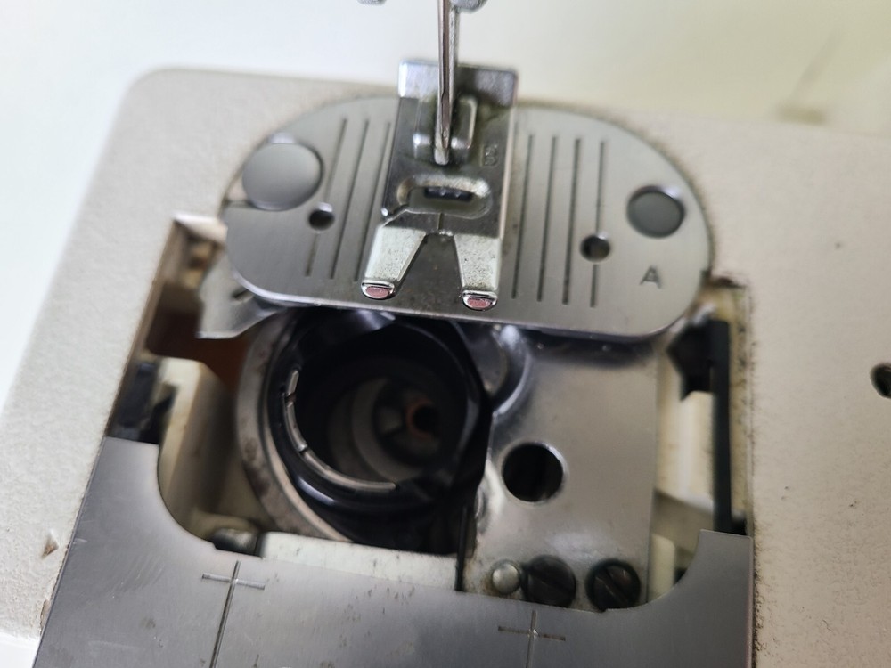 Limited Edition Singer 7033 Sewing Machine With Custom Presser Handle Control