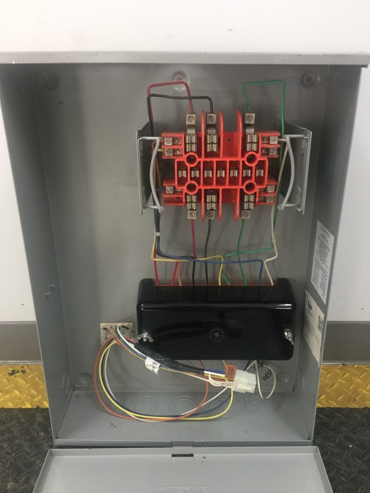200 AMP 3 PHASE 10 20 AMP TERMINAL 3 PHASE METER BOX...148