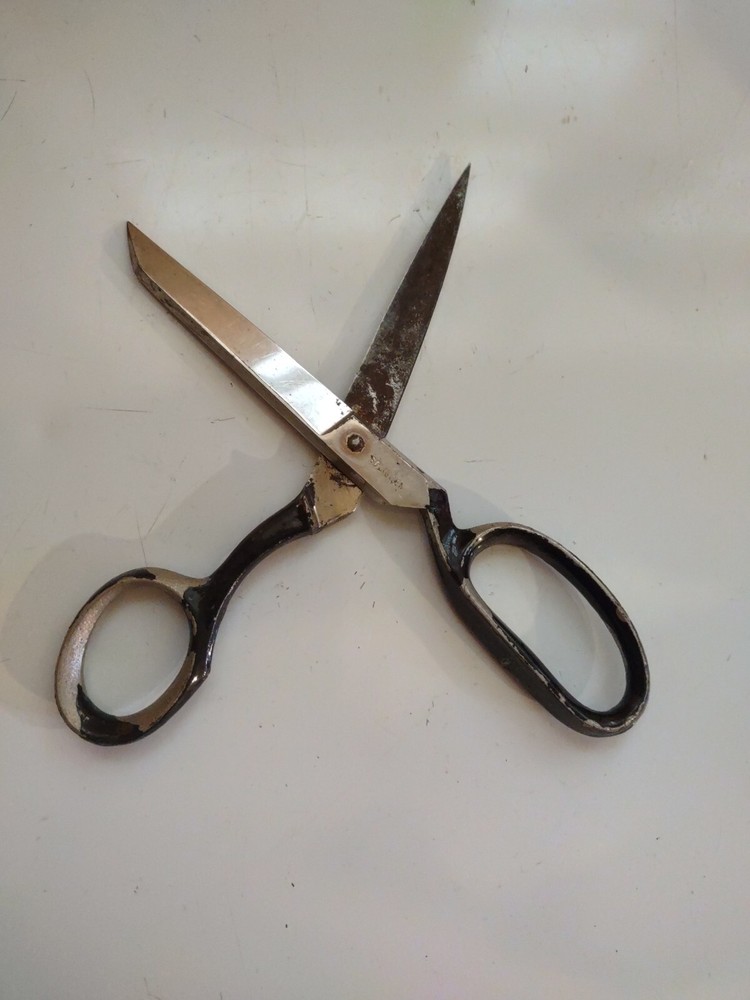 2 Pair Vintage Scissors