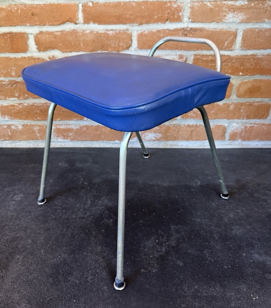 George Nelson Vanity Stool Model 4672 for Herman Miller