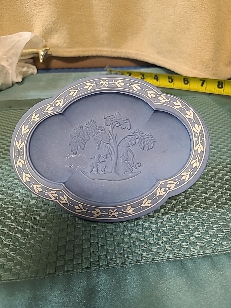 AVON BLUE SOAP DISH ( BIN RR)