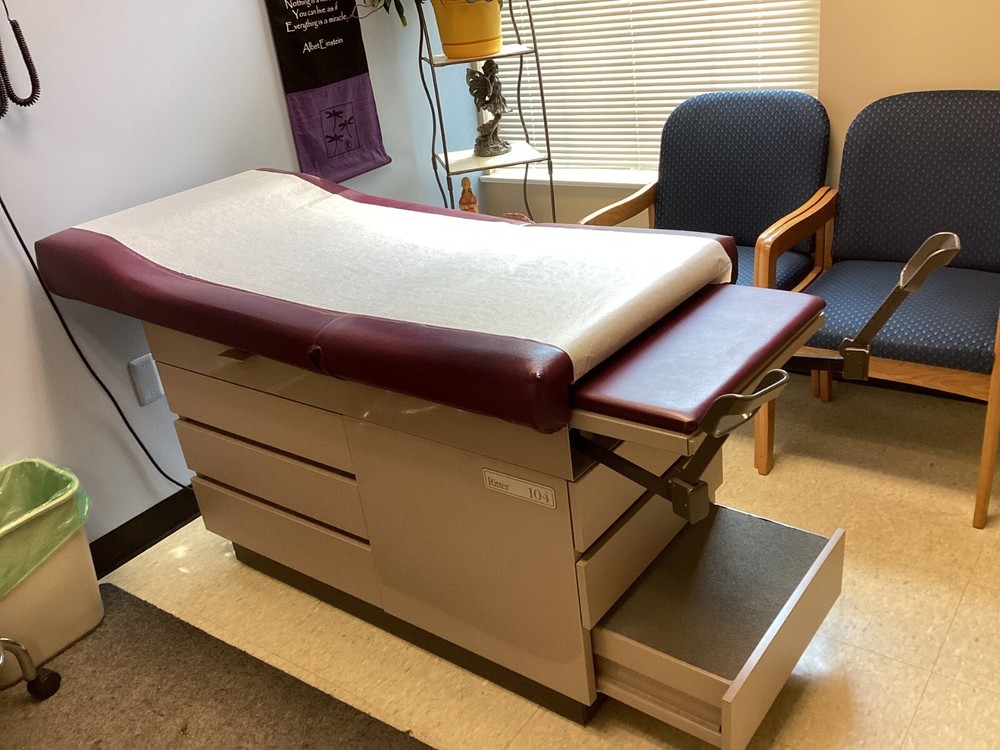 Ritter 104 Exam Table, Used however pristine condition.