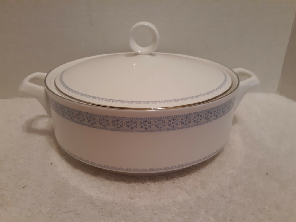 Royal Worcester Chelsea Round Covered Vegetable Bowl