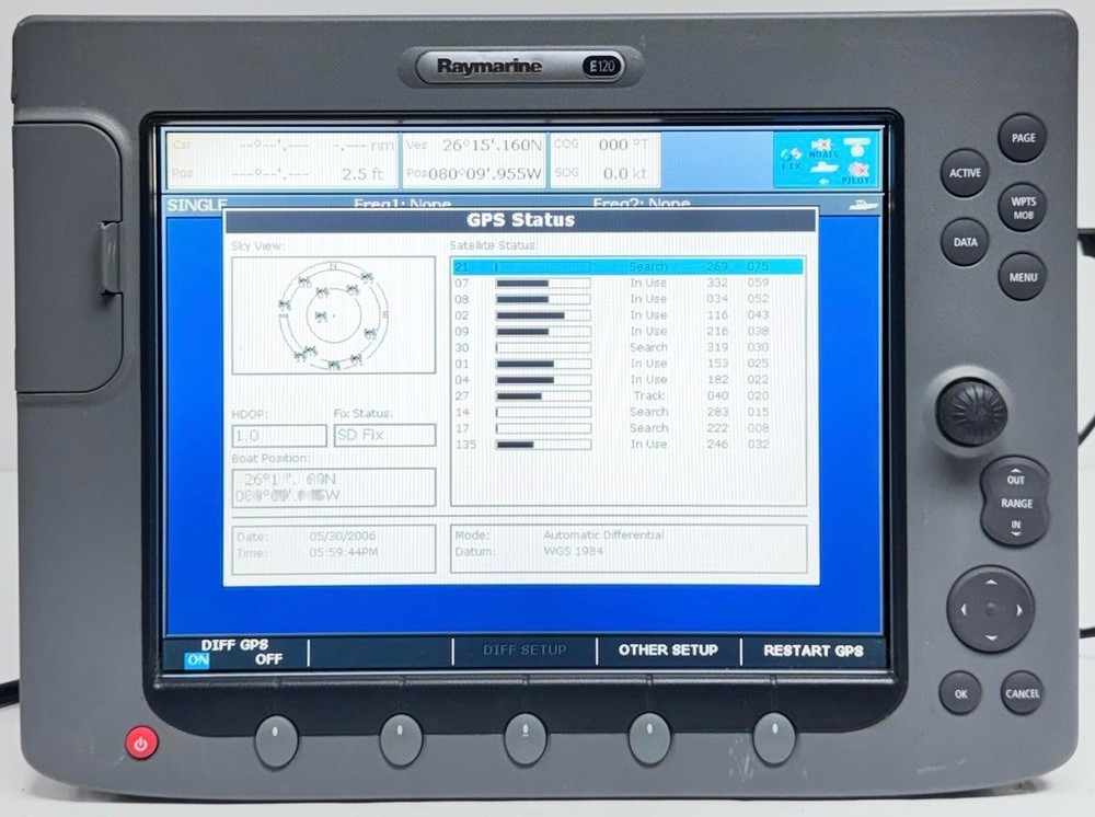Raymarine E120 GPS Chartplotter Radar Multi-Function Display MFD