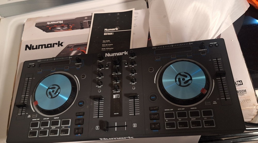 Numark Mixtrack 3 DJ controller With Box
