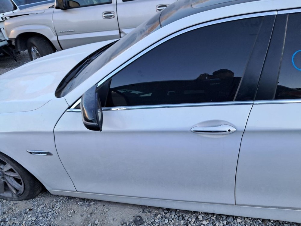 528I 2016 Glove Box 4864248