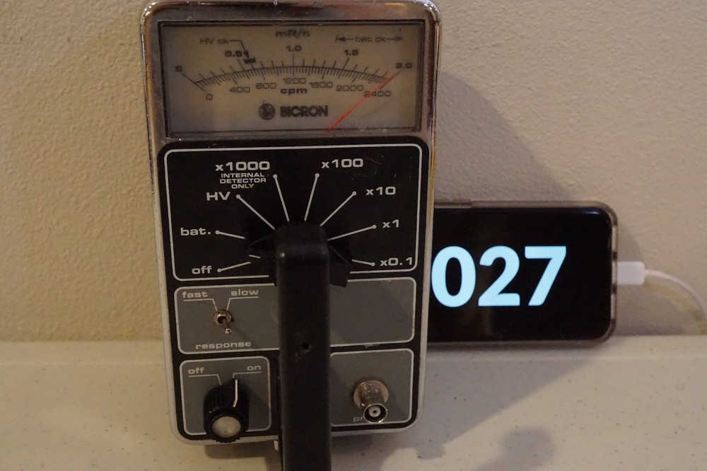 Bicron Surveyor 2000 Survey Meter **READ** 0027