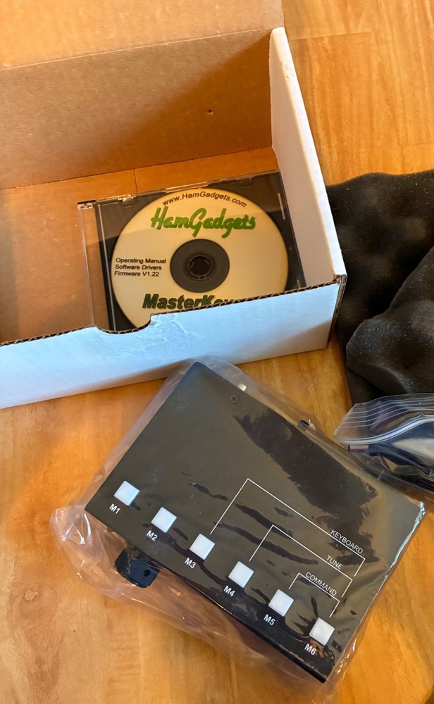 HAMGADGETS: MasterKeyer MK-1 - Advanced Morse Memory Keyer