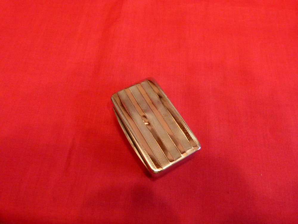 VERY NICE AMERICAN,Circa 1910 SOLID SILVER & ROSE GOLD GILT INTERIOR SNUFF BOX .