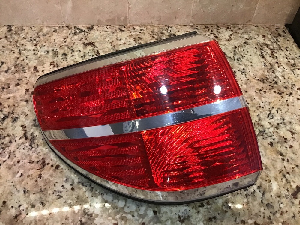 2007 2008 2009 2010 Saturn Outlook Tail Light Left (driver Side) OEM, COMPLETE