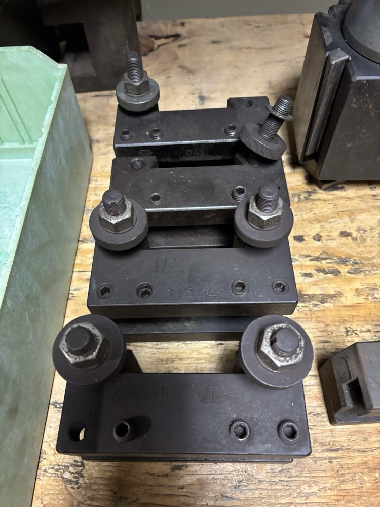 Aloris DA Quick Change Tool Post With 7 Tool Holders Turning Boring Parting