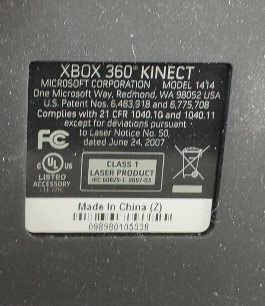 XBox 360 Kinect Sensor Model 1414 + Kinect Adventures Full Game Microsoft NIOB