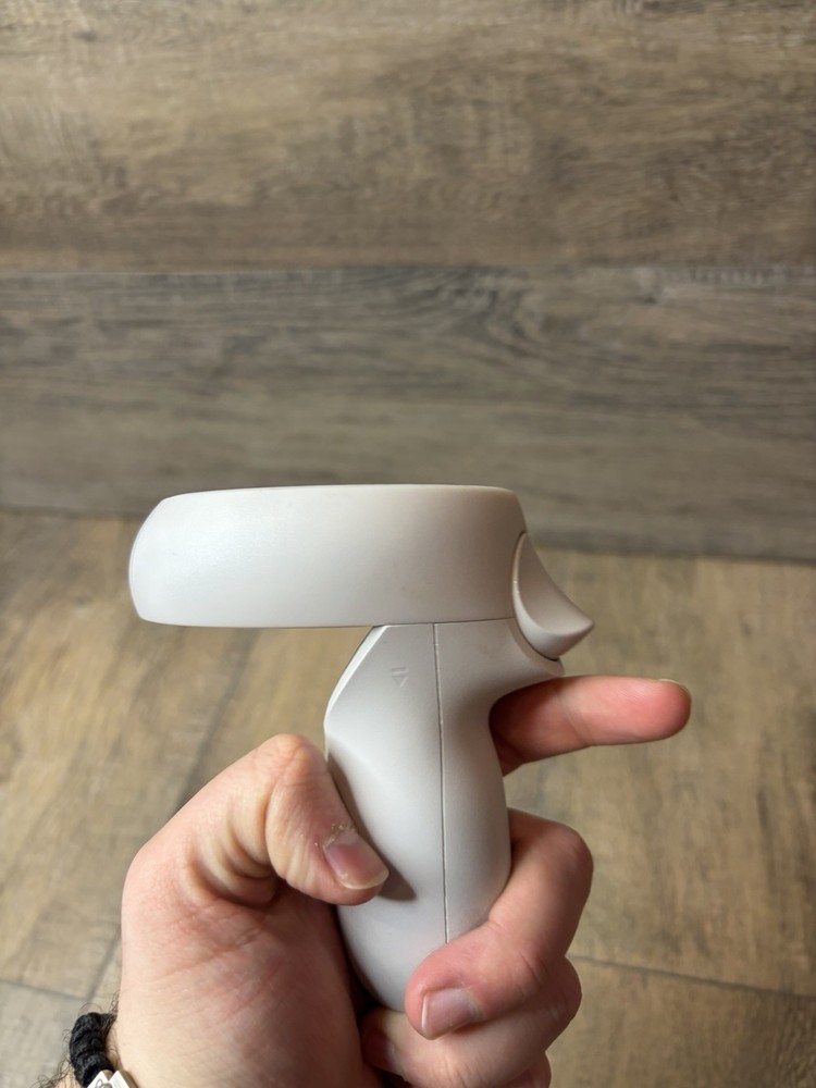 Genuine OEM Original Meta Oculus Quest 2 VR RIGHT Touch Controller Only - Tested