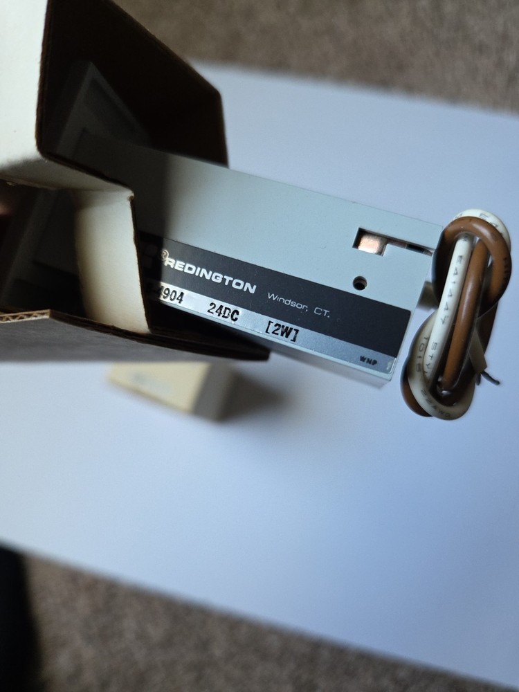 REDINGTON COUNTERS P8-4904 4-DIGIT 24VDC NOS