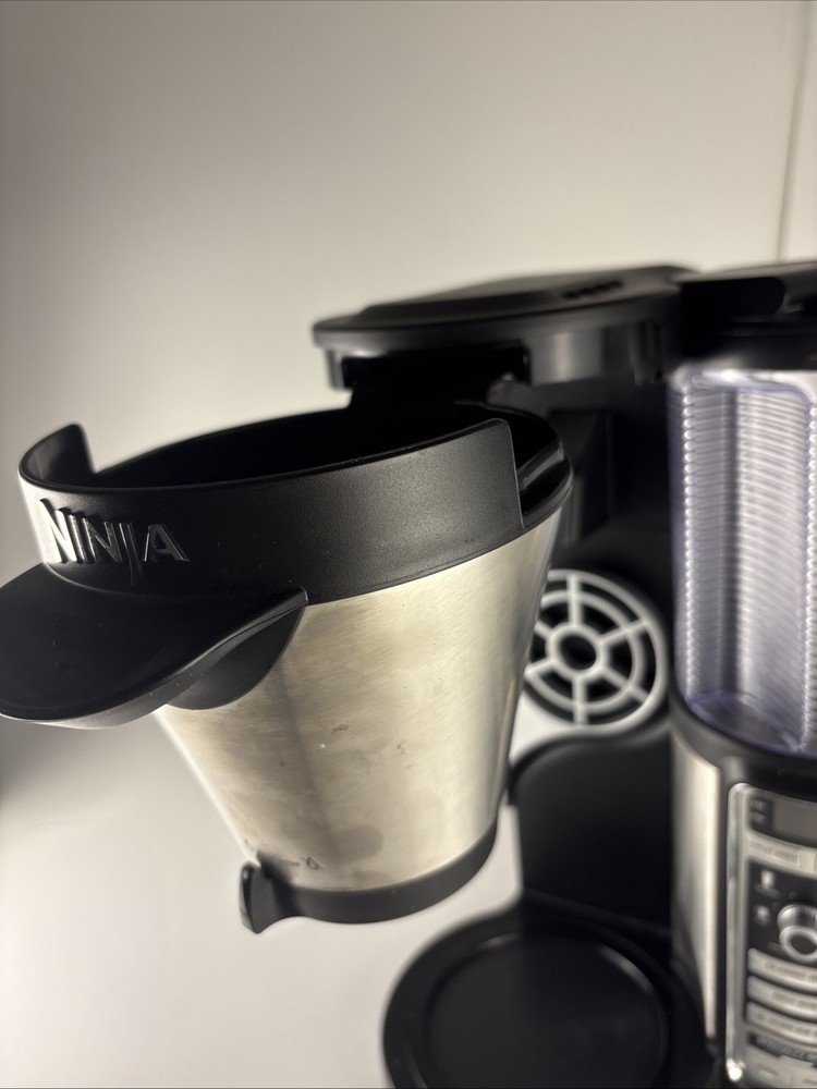 Ninja CF080-69 Coffee Maker Bar Brewer Automatic Programmable Powers On