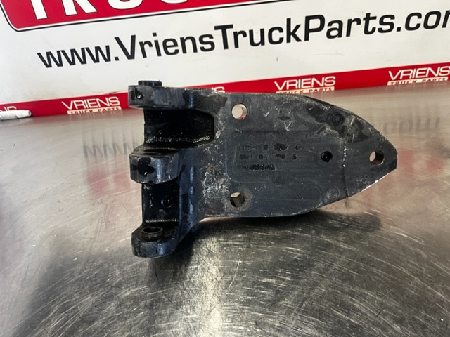 PETERBILT CAB MOUNT BRACKETS MISC 105470