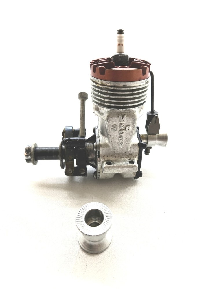 Vintage McCoy 36 Red Head Model Engine M5