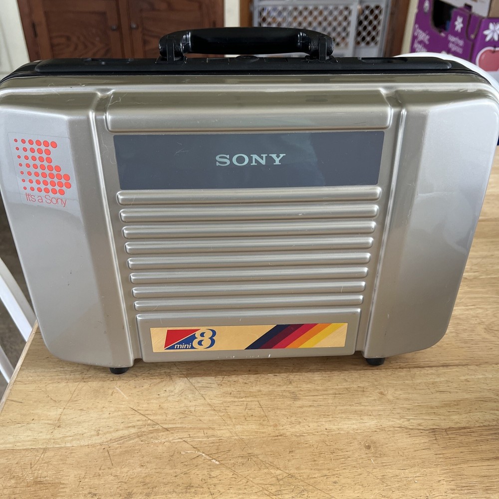 Sony Video 8 CCD-M8u Camera Recorder Case and Batterys Untested