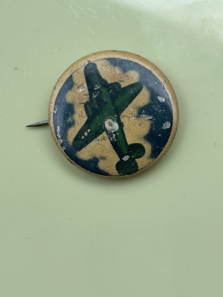 KELLOGS PEP 391ST BOMBARDMENT SQUADRON WW2 PIN
