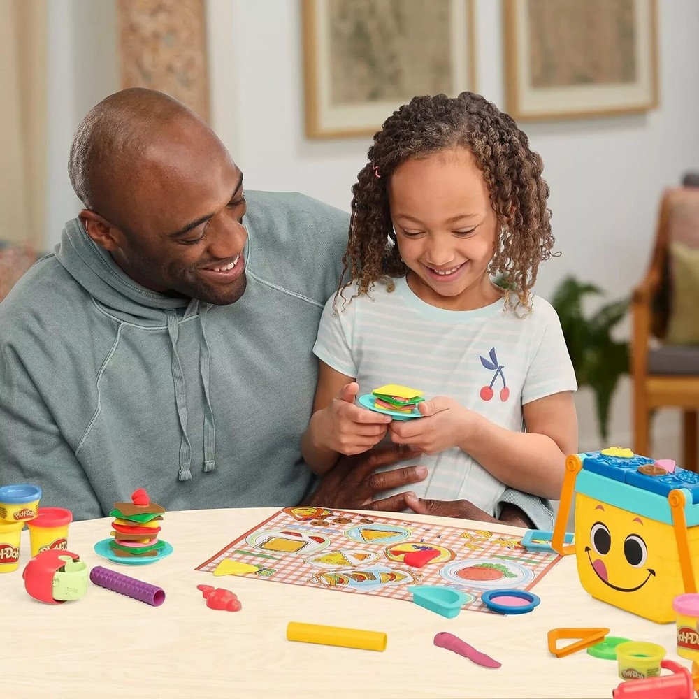 Play-Doh Picnic Shapes Starter Set – 12 Tools & 6 Cans
