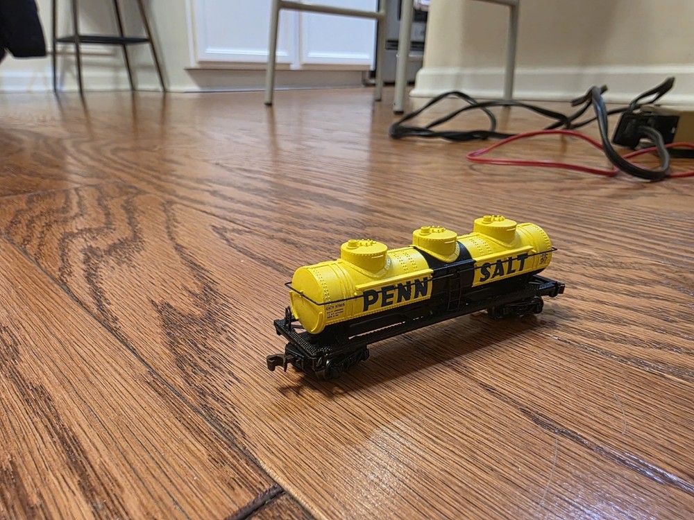 2 sets of n scale bachmann trains ready run