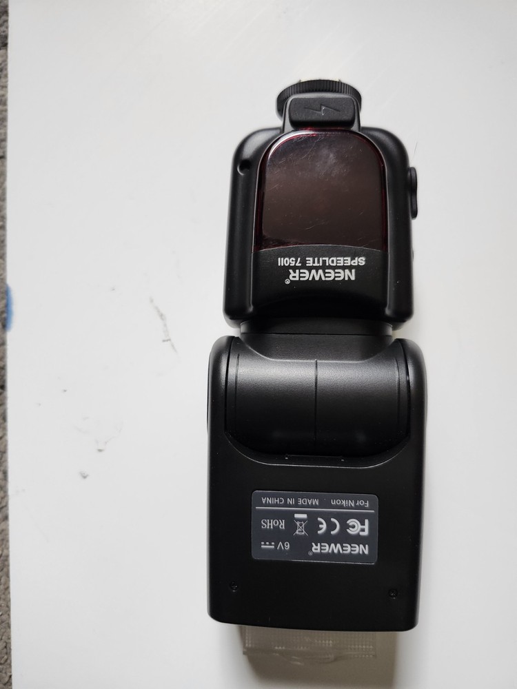 Neewer Speedlight 750ii