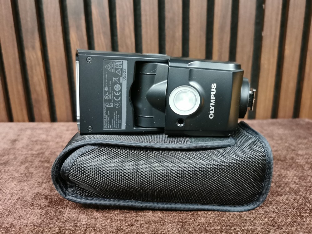 OM SYSTEM OLYMPUS FL-700WR Electronic Flash - MINT CONDITION