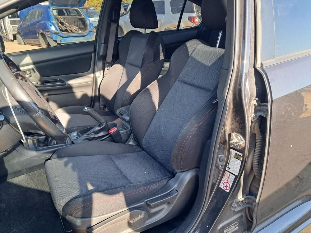 V60 2019 Glove Box 4785945
