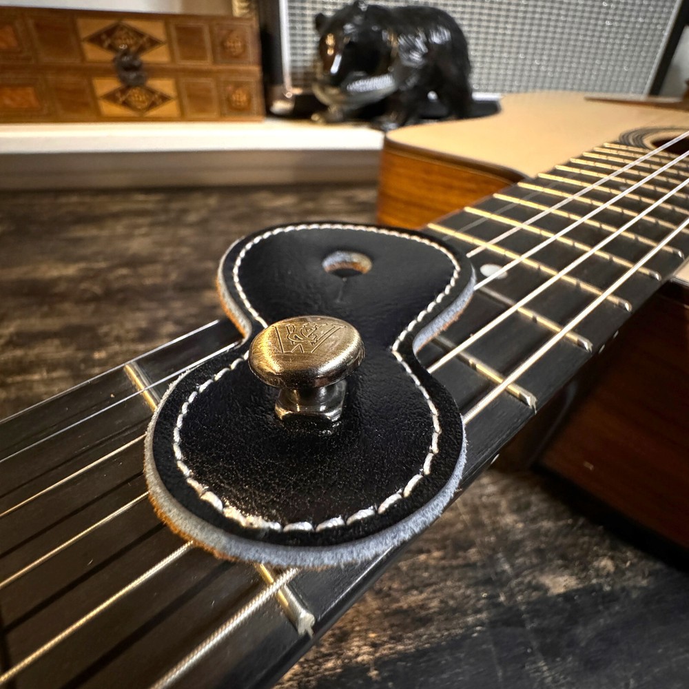 Walker And Williams Premium Gloss Black Grain Leather Input Jack Strap Adapter