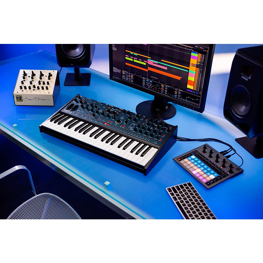Oberheim TEO-5 Compact 5-Voice Poly Synthesizer