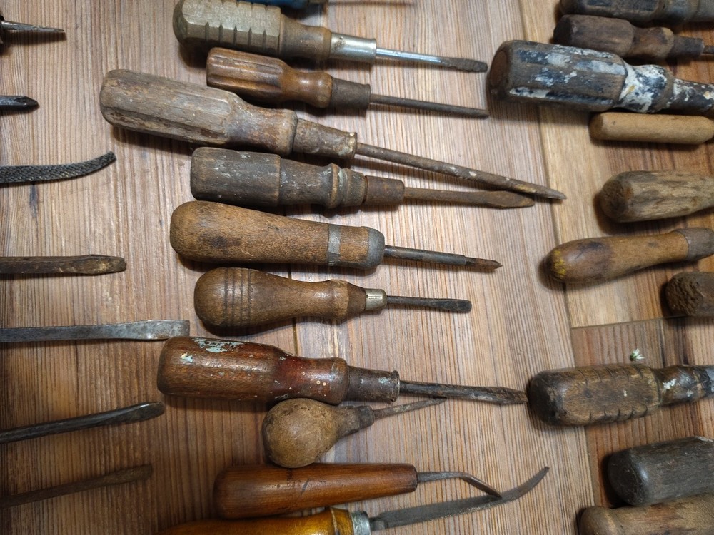 Antique Wood Handle Tools Selliing 5 At A Time