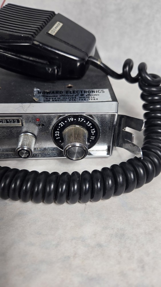Vintage PACE CB Radio CB133 With Microphone Howard Electronics NOT TESTED