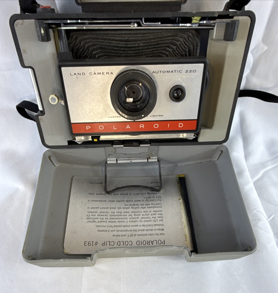 Vintage Polaroid Automatic 220 Land Camera with Case Manual Flash Untested